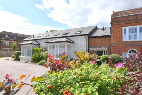 Portsmouth Road, Cobham, KT11