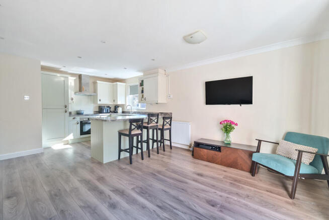 Sitting/Kitchen