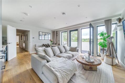 Littleworth Road, Esher, KT10