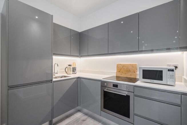 1371521-5-68f7515...