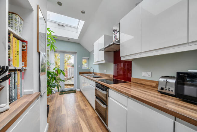 1376303-11-690b30...