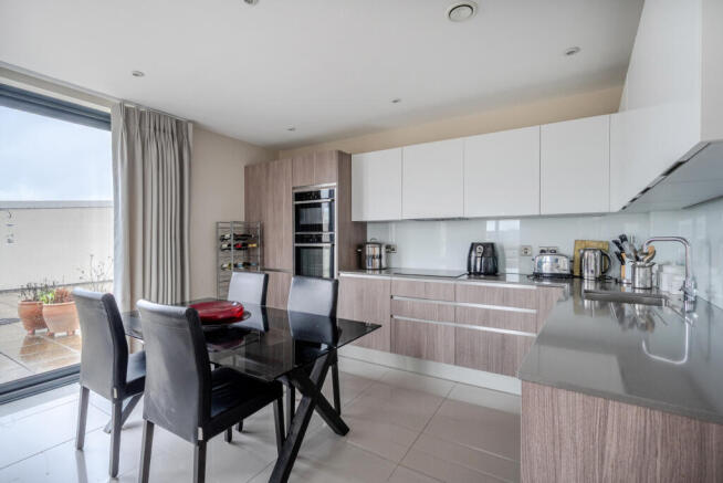 1387715-12-693176...