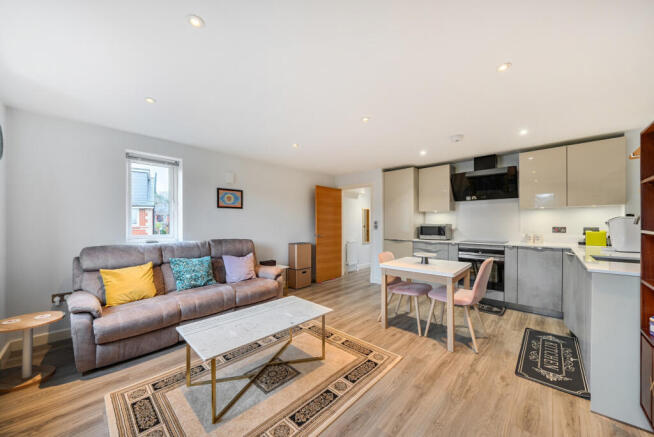 1389298-6-693bf52...