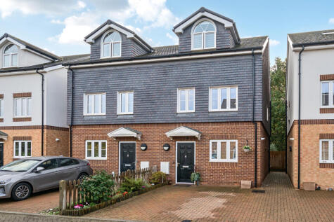 Edwards Close, New Haw, KT15