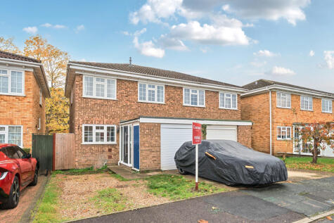 Bates Walk, Addlestone, KT15