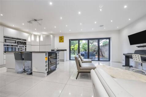 Hollington Crescent, New Malden, KT3