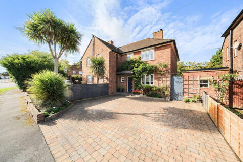 Copperfield Rise, Addlestone, KT15