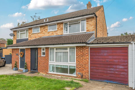 Avon Close, Addlestone, KT15