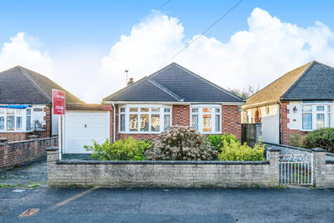 Lois Drive, Shepperton, TW17