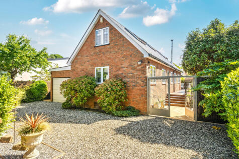 Park Road, Shepperton, TW17