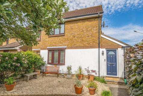 Clerics Walk, Shepperton, TW17