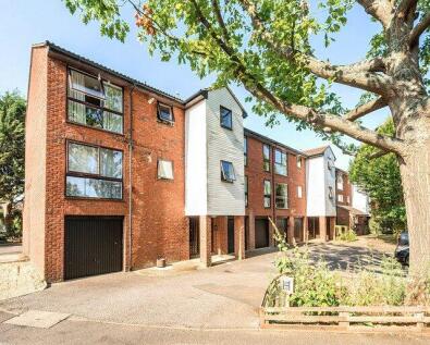 Laleham Road, Shepperton, TW17