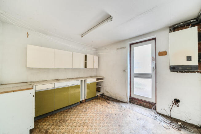 1348470-5-68b9959...