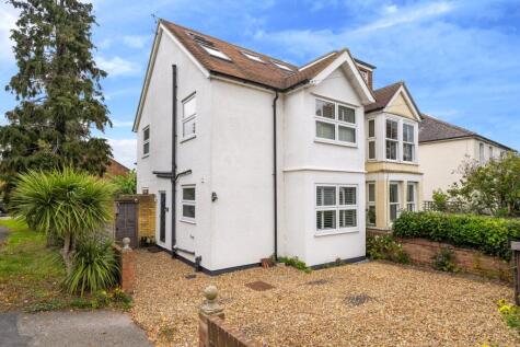 Laleham Road, Shepperton, TW17