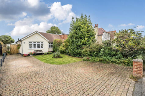 Watersplash Road, Shepperton, TW17