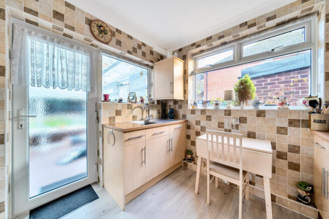 1377369-5-6914ad1...