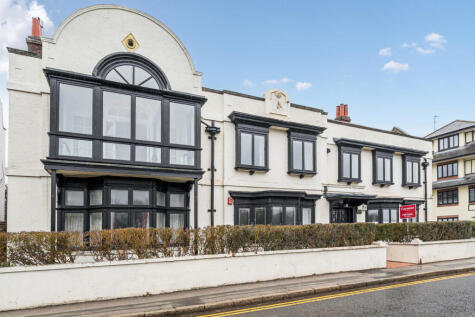 Russell Road, Shepperton, TW17