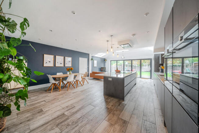 1347638-6-68b6e08...