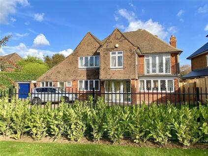 Cricket Way, Weybridge, KT13