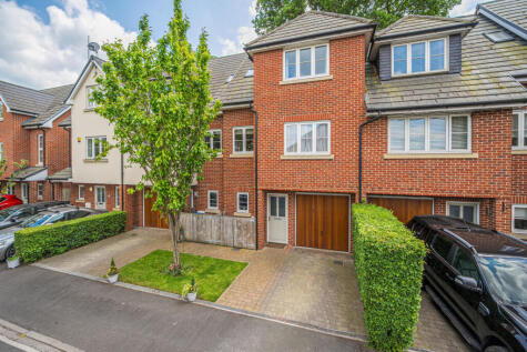 York Close, Byfleet, KT14