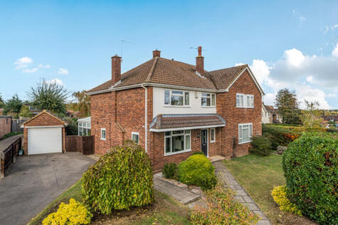 Peatmore Avenue, Pyrford, GU22
