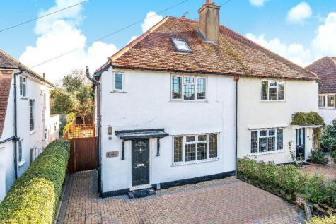 Petersham Avenue, Byfleet, KT14