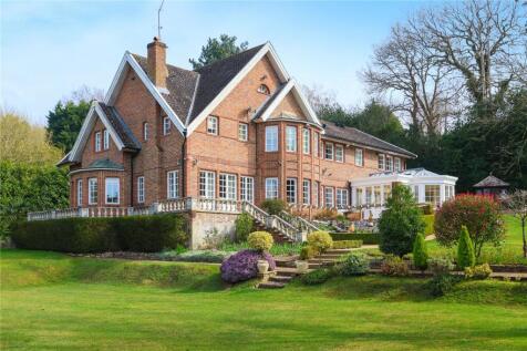 Cavendish Road, St George's Hill, KT13