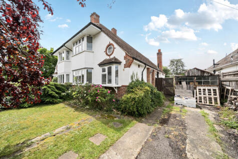 Dorney Grove, Weybridge, KT13
