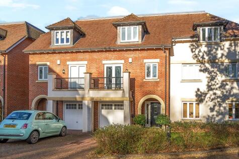 Goodacre Close, Weybridge, KT13