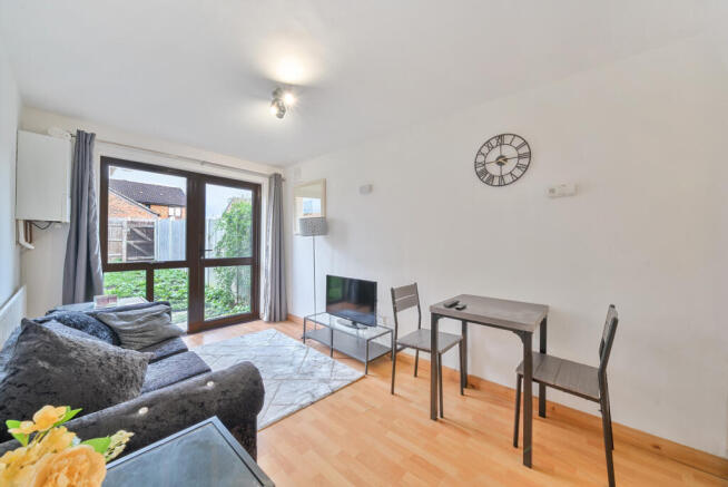 1376867-5-690cbd5...