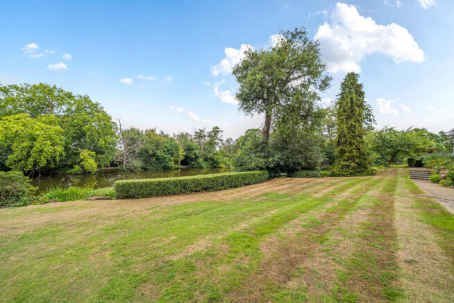 1332100-7-688ce2c...