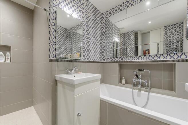 Bathroom 1.jpg