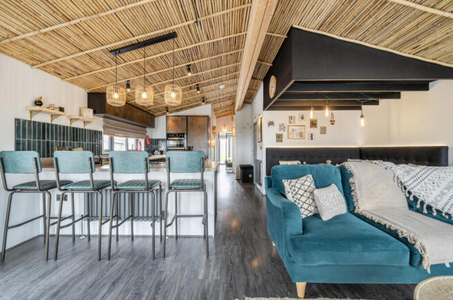 1328543-11-687fc1...