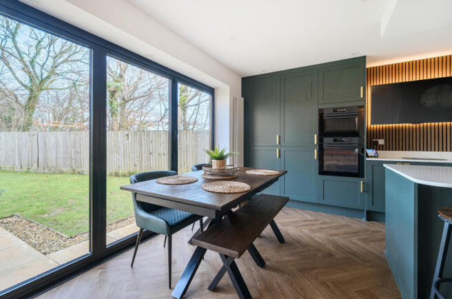 1384842-19-692587...