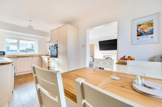 1396380-6-6964e76...