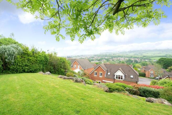 Rear Garden & View
