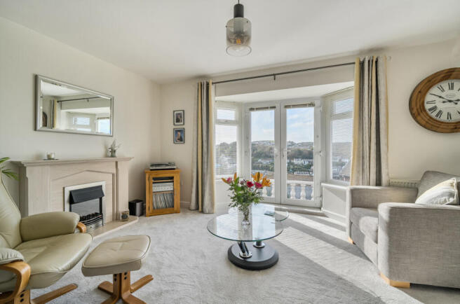 1372418-12-68fba9...