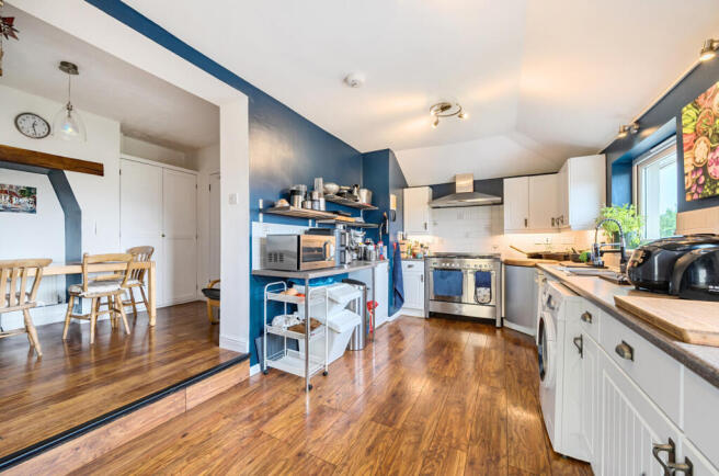 1340136-4-6899e2d...