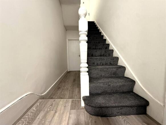 GROUN STAIRS LASC.jpg