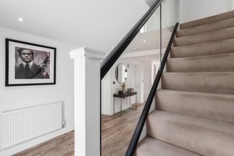 Hogarth, Loughton Lane, Theydon Bois, CM16 7JZ