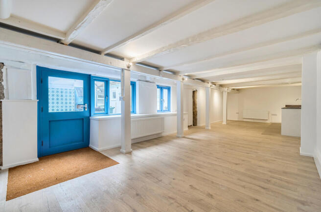 1372830-10-68ff8e...