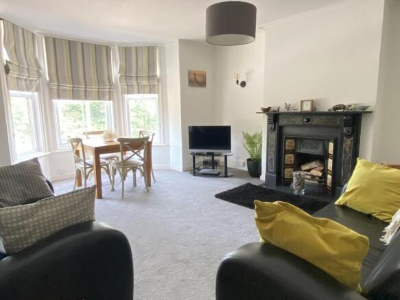 Sitting/Dining Ro...