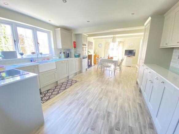 Kitchen/Breakfast...