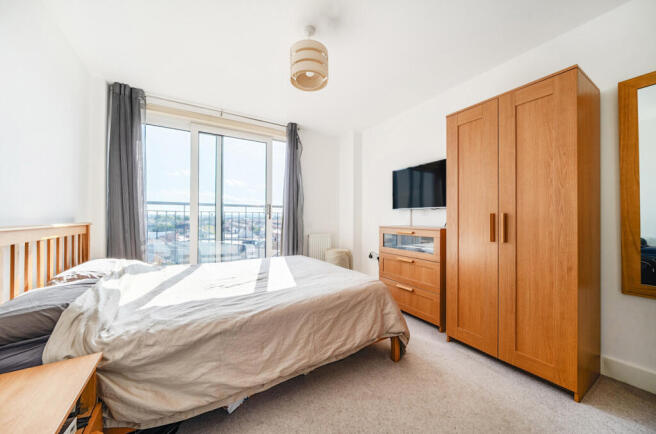 1356242-4-68cd5ed...