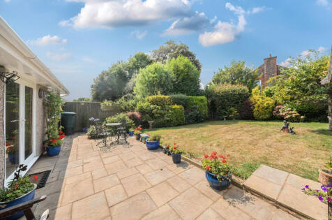 Bishops Avenue, Bishopsteignton, Teignmouth, Devon