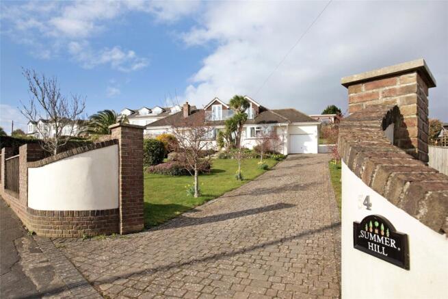 Entrance/Driveway