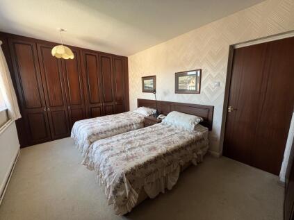 Flat Sunningdale Court, Kensington Grove, Denton