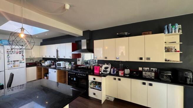 340 Kitchen.jpg