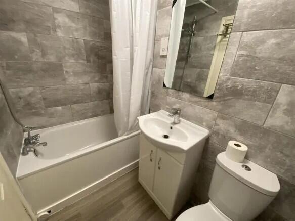 222 Cambrian Green - Bathroom.jpeg