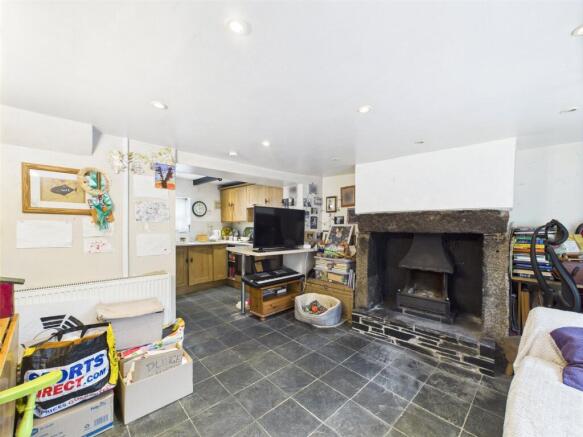Living / Kitchen
